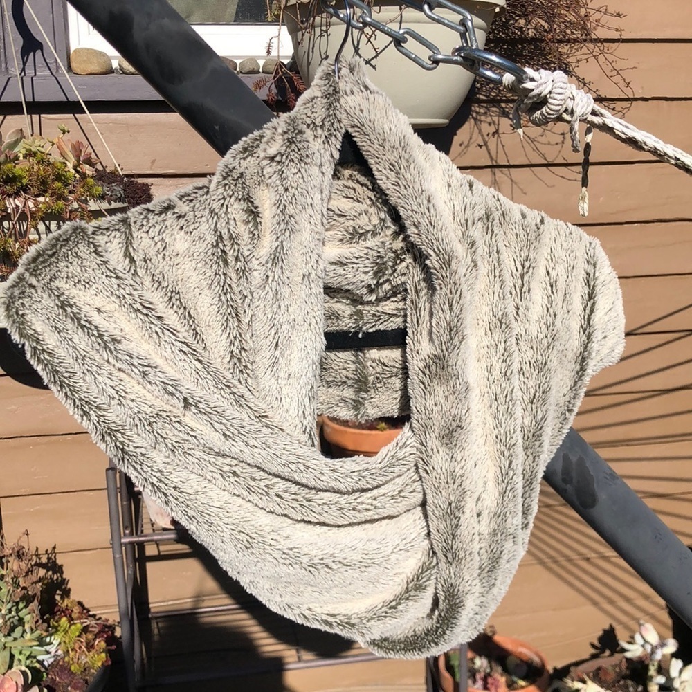 Silver grey faux fur infinity scarf super soft. In excellent condition.